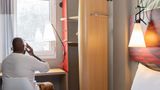 <b>Ibis Paris La Fayette Room</b>. Images powered by <a href="https://iceportal.shijigroup.com/" title="IcePortal" target="_blank">IcePortal</a>.
