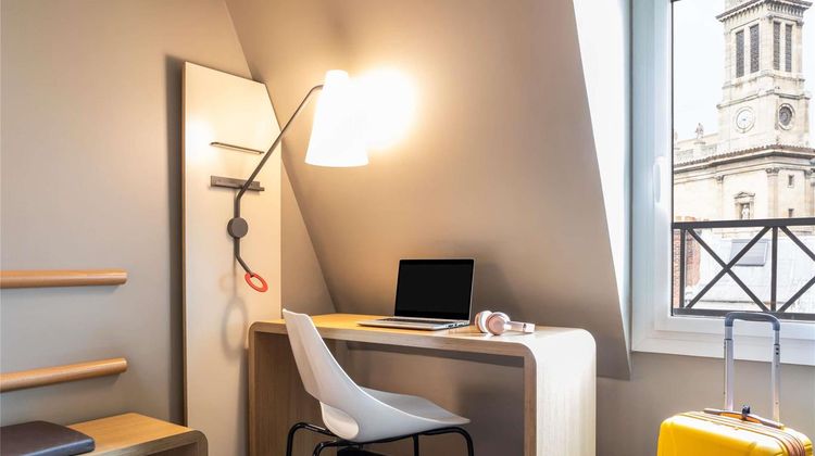 Ibis Paris La Fayette Room