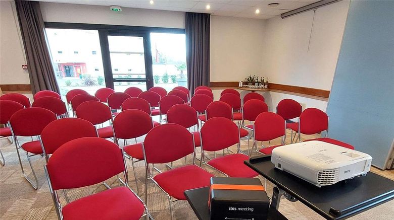 <b>Ibis Hotel Avranches Meeting</b>. Images powered by <a href="https://iceportal.shijigroup.com/" title="IcePortal" target="_blank">IcePortal</a>.