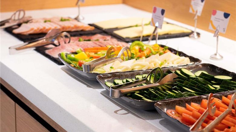 <b>Novotel Zurich Airport Messe Restaurant</b>. Images powered by <a href="https://iceportal.shijigroup.com/" title="IcePortal" target="_blank">IcePortal</a>.