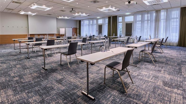 <b>Novotel Zurich Airport Messe Meeting</b>. Images powered by <a href="https://iceportal.shijigroup.com/" title="IcePortal" target="_blank">IcePortal</a>.