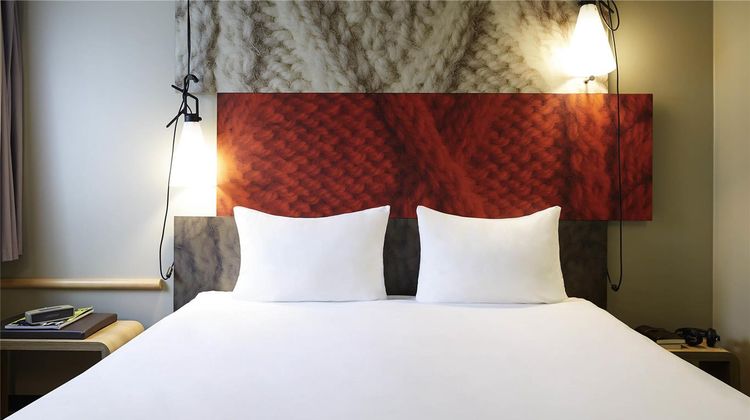 Ibis Paris Canal Saint Martin Room
