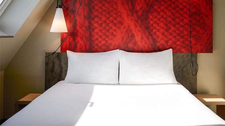 Ibis Paris Canal Saint Martin Room