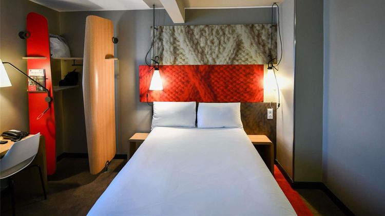 Ibis Paris Canal Saint Martin Room