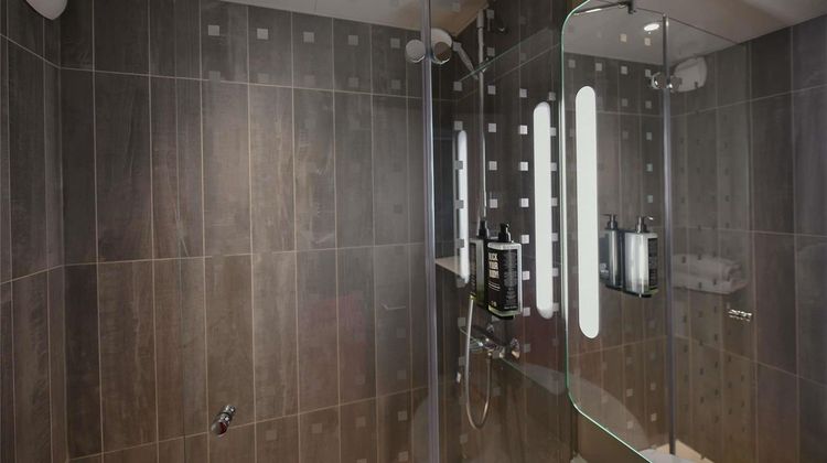 Ibis Paris Canal Saint Martin Room