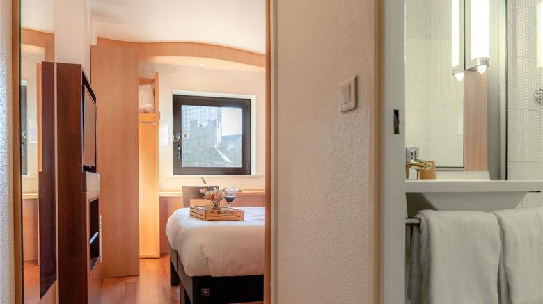 <b>Ibis Hotel Lille Gares Room</b>. Images powered by <a href="https://iceportal.shijigroup.com/" title="IcePortal" target="_blank">IcePortal</a>.