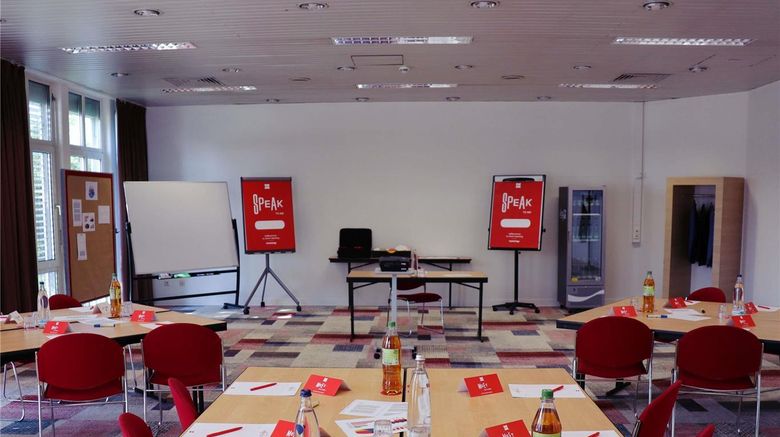 <b>Ibis Regensburg Furtmayr Meeting</b>. Images powered by <a href="https://iceportal.shijigroup.com/" title="IcePortal" target="_blank">IcePortal</a>.