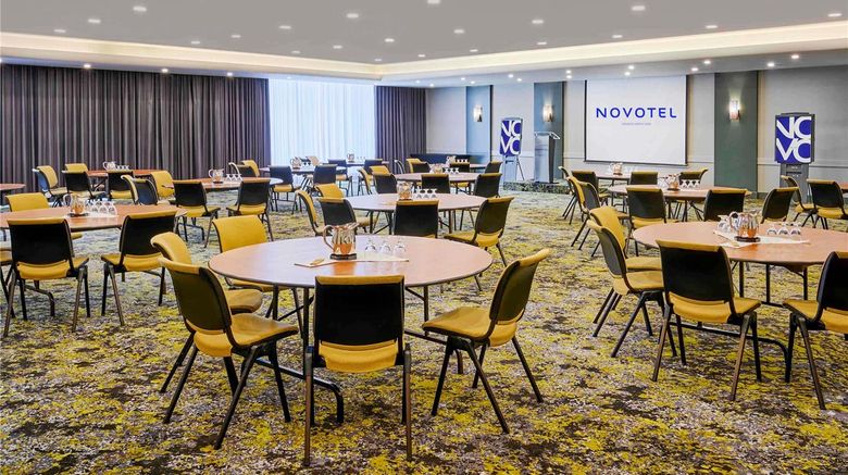 <b>Novotel Toronto North York Meeting</b>. Images powered by <a href="https://iceportal.shijigroup.com/" title="IcePortal" target="_blank">IcePortal</a>.