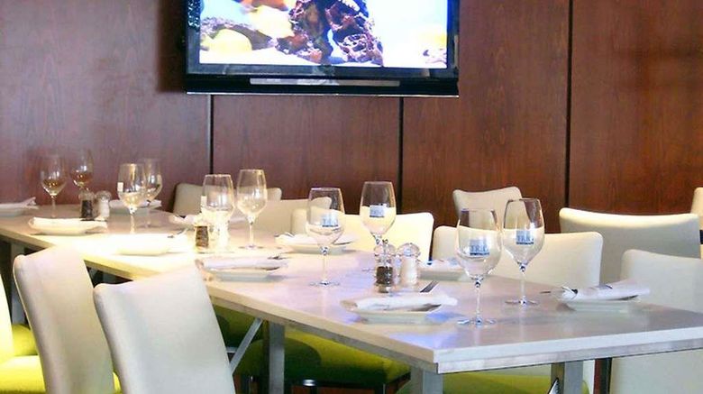 <b>Novotel Toronto North York Restaurant</b>. Images powered by <a href="https://iceportal.shijigroup.com/" title="IcePortal" target="_blank">IcePortal</a>.