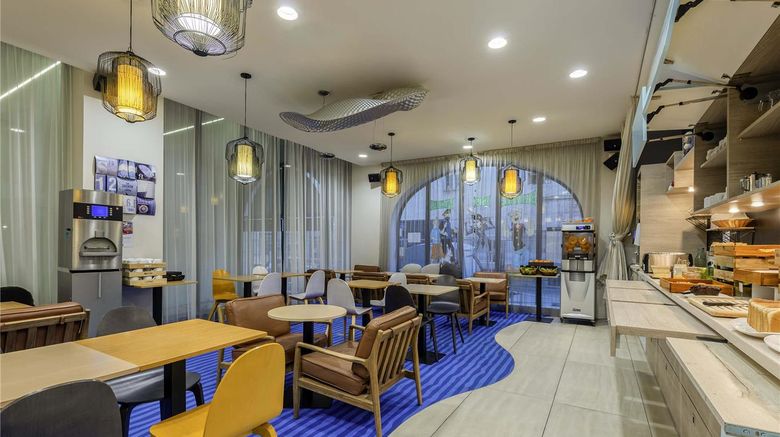 <b>Ibis La Rochelle Centre Restaurant</b>. Images powered by <a href="https://iceportal.shijigroup.com/" title="IcePortal" target="_blank">IcePortal</a>.