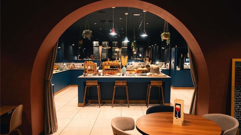 <b>Novotel Lille Centre Restaurant</b>. Images powered by <a href="https://iceportal.shijigroup.com/" title="IcePortal" target="_blank">IcePortal</a>.