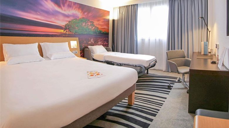 <b>Novotel Lille Centre Room</b>. Images powered by <a href="https://iceportal.shijigroup.com/" title="IcePortal" target="_blank">IcePortal</a>.