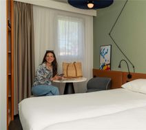 Ibis Center Room