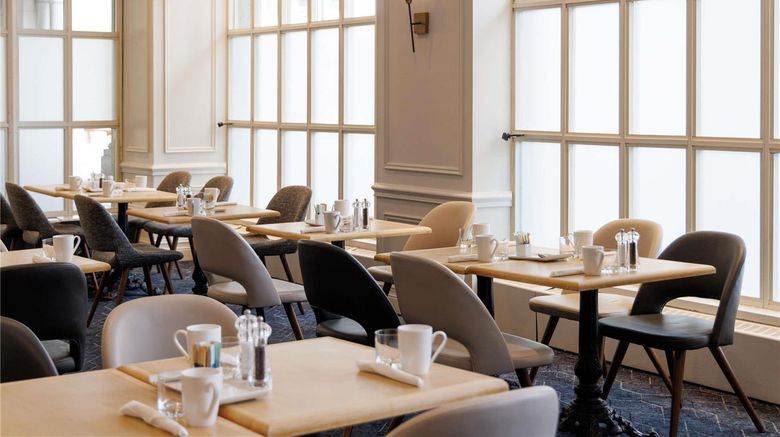 <b>Novotel Toronto Centre Restaurant</b>. Images powered by <a href="https://iceportal.shijigroup.com/" title="IcePortal" target="_blank">IcePortal</a>.