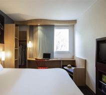 Ibis Paris Meudon La Foret-Velizy Room
