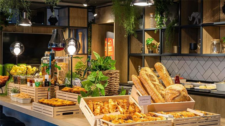<b>Ibis Paris Meudon La Foret-Velizy Restaurant</b>. Images powered by <a href="https://iceportal.shijigroup.com/" title="IcePortal" target="_blank">IcePortal</a>.