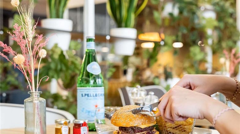 <b>Ibis Hotel Bordeaux Meriadeck Restaurant</b>. Images powered by <a href="https://iceportal.shijigroup.com/" title="IcePortal" target="_blank">IcePortal</a>.
