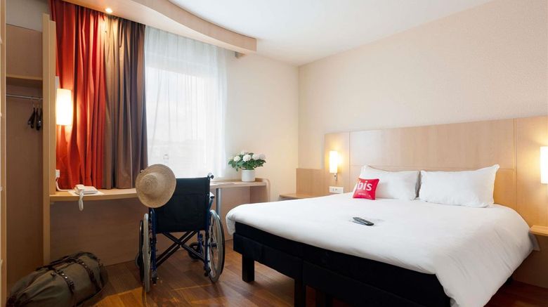 <b>Ibis Centre Gare Room</b>. Images powered by <a href="https://iceportal.shijigroup.com/" title="IcePortal" target="_blank">IcePortal</a>.