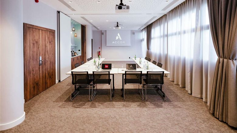 <b>Hotel Ibis Luxembourg Aeroport Meeting</b>. Images powered by <a href="https://iceportal.shijigroup.com/" title="IcePortal" target="_blank">IcePortal</a>.