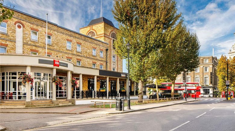 <b>Ibis Hotel Greenwich Exterior</b>. Images powered by <a href="https://iceportal.shijigroup.com/" title="IcePortal" target="_blank">IcePortal</a>.
