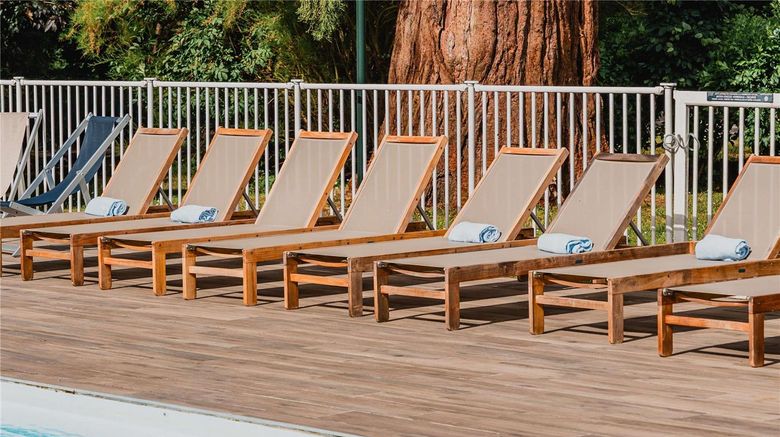 <b>Mercure Paris Sud Parc du Coudray Hotel Pool</b>. Images powered by <a href="https://iceportal.shijigroup.com/" title="IcePortal" target="_blank">IcePortal</a>.