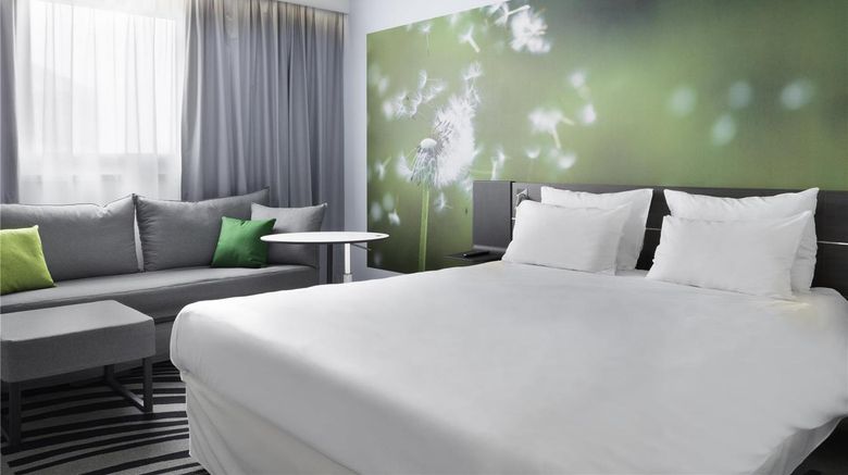 <b>Novotel Paris Charles-de-Gaulle Airport Room</b>. Images powered by <a href="https://iceportal.shijigroup.com/" title="IcePortal" target="_blank">IcePortal</a>.
