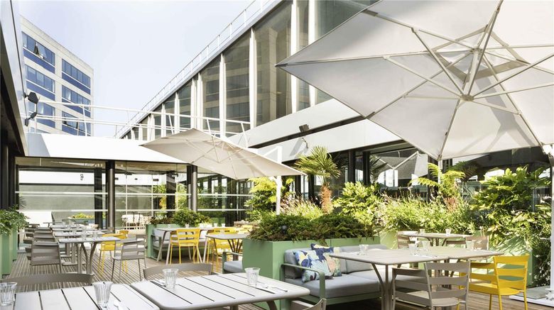 <b>Novotel Paris Charles-de-Gaulle Airport Restaurant</b>. Images powered by <a href="https://iceportal.shijigroup.com/" title="IcePortal" target="_blank">IcePortal</a>.
