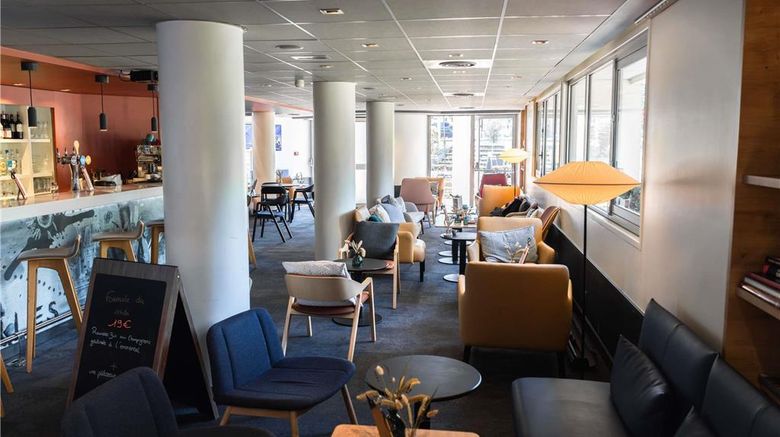 <b>Novotel Chateau de Versailles Restaurant</b>. Images powered by <a href="https://iceportal.shijigroup.com/" title="IcePortal" target="_blank">IcePortal</a>.