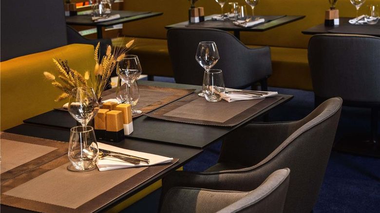 <b>Novotel Chateau de Versailles Restaurant</b>. Images powered by <a href="https://iceportal.shijigroup.com/" title="IcePortal" target="_blank">IcePortal</a>.