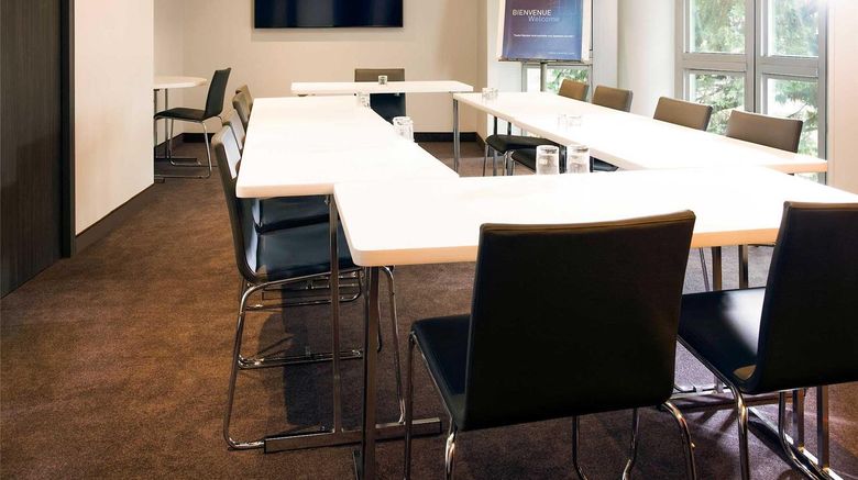 <b>Novotel Chateau de Versailles Meeting</b>. Images powered by <a href="https://iceportal.shijigroup.com/" title="IcePortal" target="_blank">IcePortal</a>.
