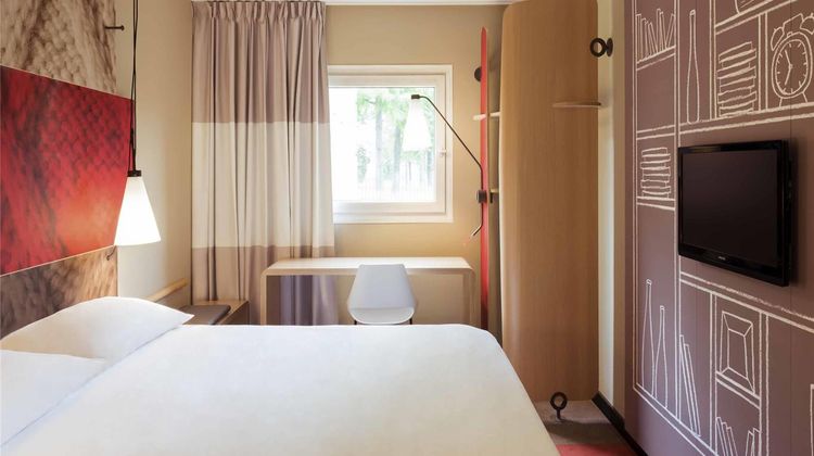 Ibis Chateau de Fontainbleau Hotel Room