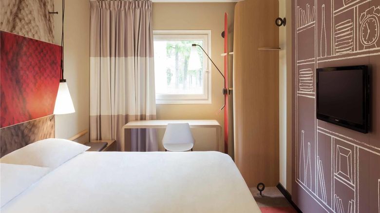 <b>Ibis Chateau de Fontainbleau Hotel Room</b>. Images powered by <a href="https://iceportal.shijigroup.com/" title="IcePortal" target="_blank">IcePortal</a>.