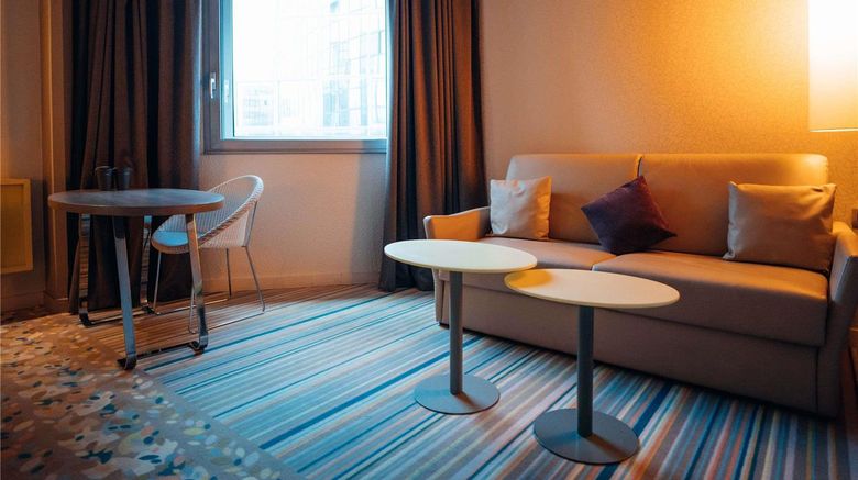 <b>Mercure Paris Val de Fontenay Hotel Suite</b>. Images powered by <a href="https://iceportal.shijigroup.com/" title="IcePortal" target="_blank">IcePortal</a>.