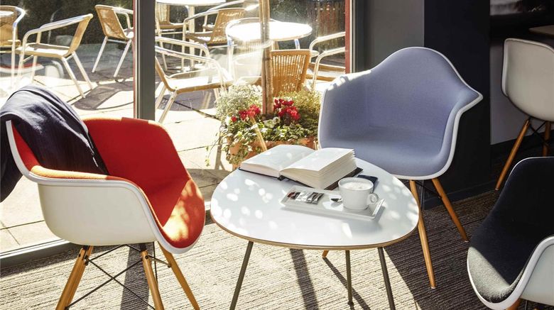 <b>Ibis London Luton Airport Restaurant</b>. Images powered by <a href="https://iceportal.shijigroup.com/" title="IcePortal" target="_blank">IcePortal</a>.