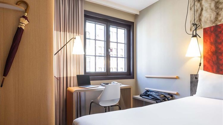 Ibis Hotel off Grand Place Room