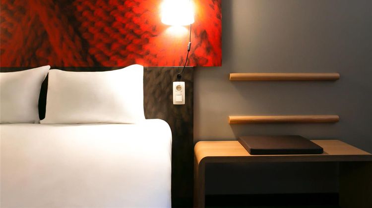 Ibis Hotel off Grand Place Room