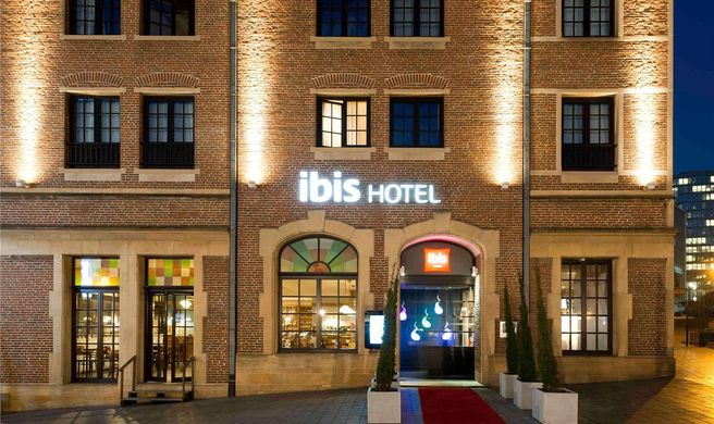 Ibis Hotel off Grand Place Exterior