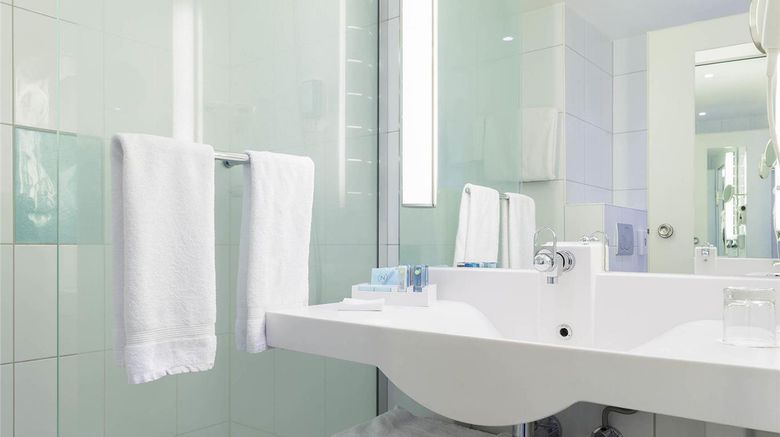 <b>Novotel Frankfurt City Room</b>. Images powered by <a href="https://iceportal.shijigroup.com/" title="IcePortal" target="_blank">IcePortal</a>.