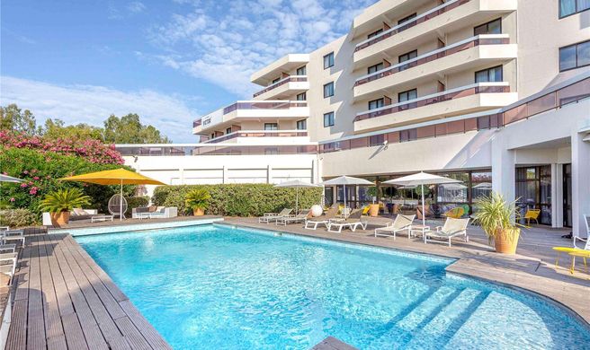 Mercure Hyeres Exterior