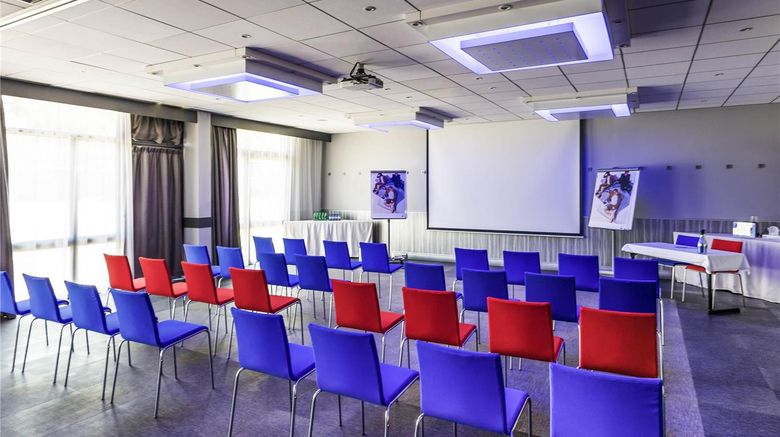 <b>Novotel Orleans St Jean de Braye Meeting</b>. Images powered by <a href="https://iceportal.shijigroup.com/" title="IcePortal" target="_blank">IcePortal</a>.