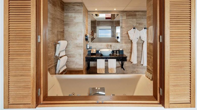 <b>Cote Ouest Thalasso & Spa Hotel Suite</b>. Images powered by <a href="https://iceportal.shijigroup.com/" title="IcePortal" target="_blank">IcePortal</a>.