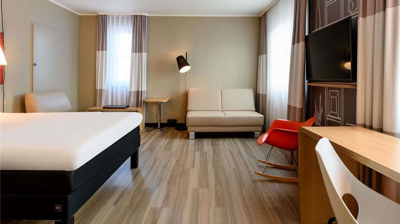 <b>Ibis Hotel Mainz Room</b>. Images powered by <a href="https://iceportal.shijigroup.com/" title="IcePortal" target="_blank">IcePortal</a>.