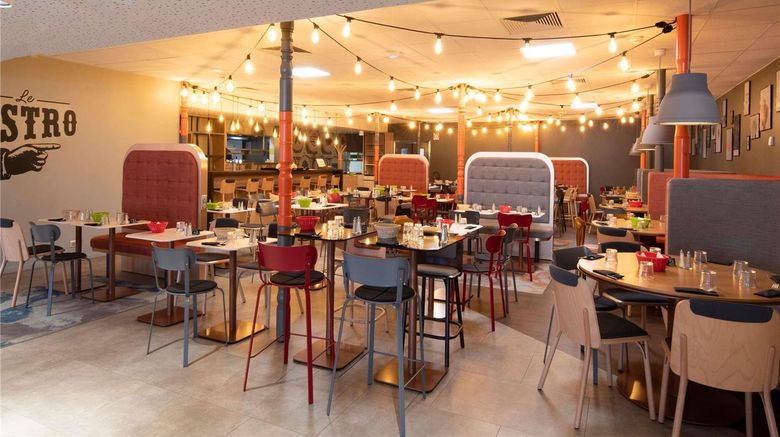 <b>Mercure Airport Lille Restaurant</b>. Images powered by <a href="https://iceportal.shijigroup.com/" title="IcePortal" target="_blank">IcePortal</a>.