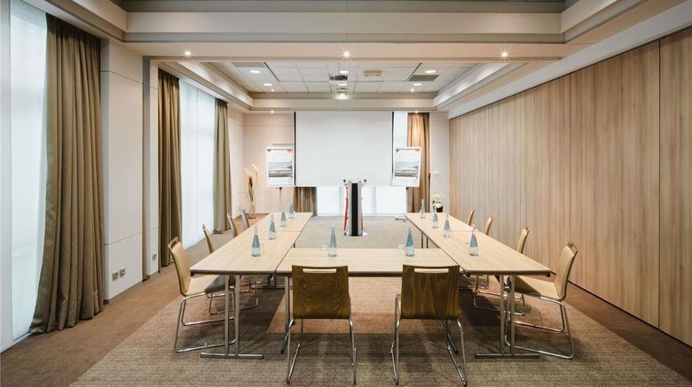 <b>Mercure Airport Lille Meeting</b>. Images powered by <a href="https://iceportal.shijigroup.com/" title="IcePortal" target="_blank">IcePortal</a>.