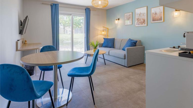<b>Mercure Lyon Est Villefontaine Room</b>. Images powered by <a href="https://iceportal.shijigroup.com/" title="IcePortal" target="_blank">IcePortal</a>.
