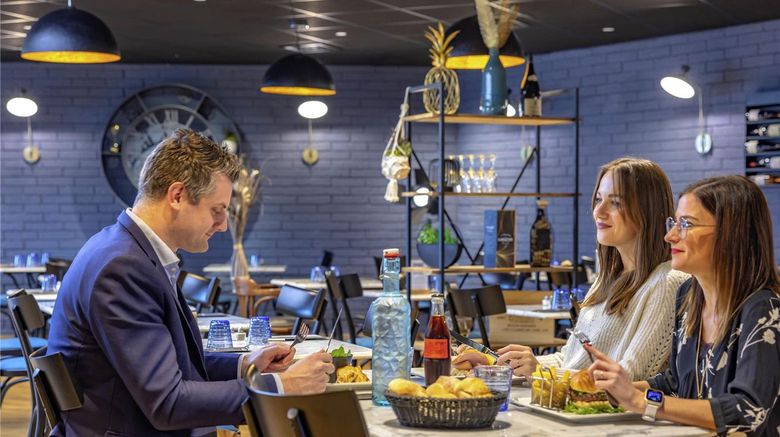 <b>Mercure Lyon Est Villefontaine Restaurant</b>. Images powered by <a href="https://iceportal.shijigroup.com/" title="IcePortal" target="_blank">IcePortal</a>.