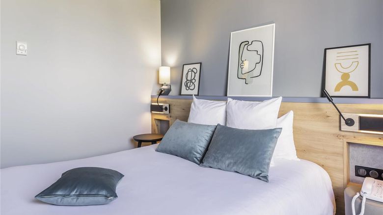 <b>Mercure Lyon Est Villefontaine Room</b>. Images powered by <a href="https://iceportal.shijigroup.com/" title="IcePortal" target="_blank">IcePortal</a>.