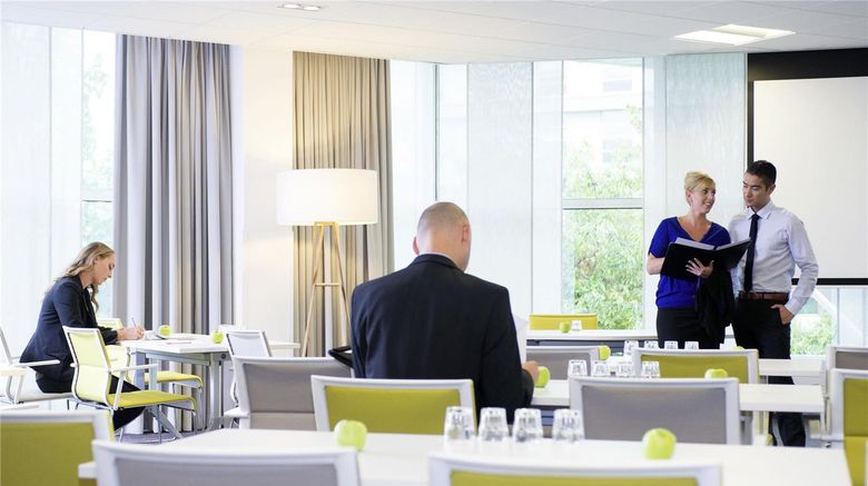 <b>Novotel Rotterdam Brainpark Meeting</b>. Images powered by <a href="https://iceportal.shijigroup.com/" title="IcePortal" target="_blank">IcePortal</a>.