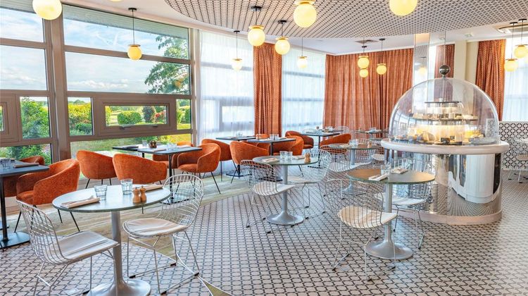 Novotel Saint Quentin Golf National Exterior