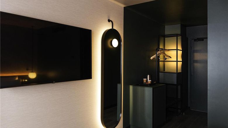 <b>Novotel Paris Suresnes Longchamp Hotel Room</b>. Images powered by <a href="https://iceportal.shijigroup.com/" title="IcePortal" target="_blank">IcePortal</a>.